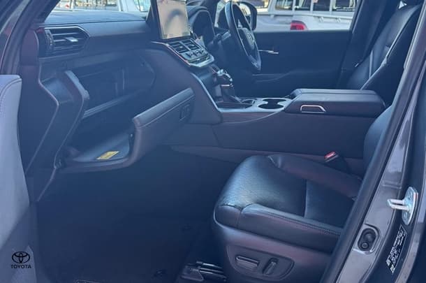 2021 Toyota Landcruiser GR-S image 12