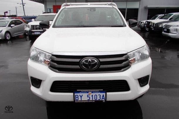 2023 Toyota HILUX 4x4 SR image 6