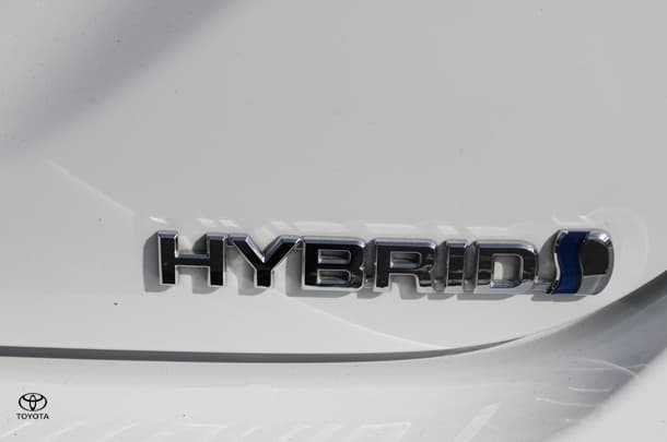 2019 Toyota Camry Hybrid SL image 13