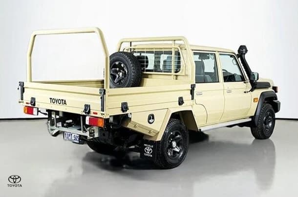 2024 Toyota LANDCRUISER MILITARY GXL image 9