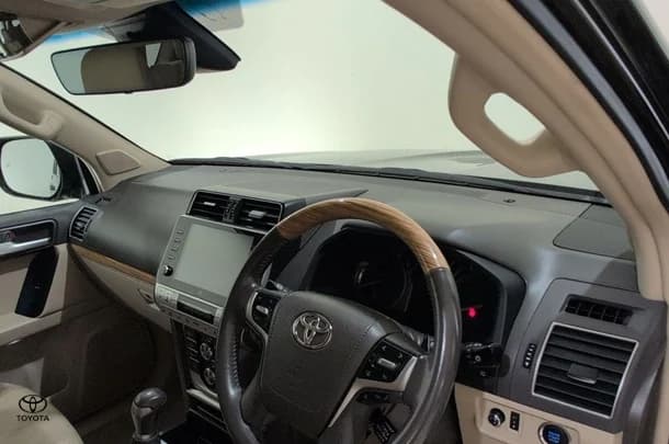 2022 Toyota Prado Kakadu image 16