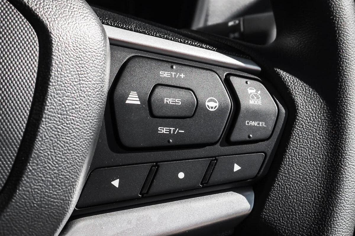 2025 Isuzu D-MAX SX Manual 4x4 MY24 image 16