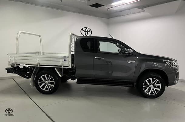 2020 Toyota Hilux SR5 image 4