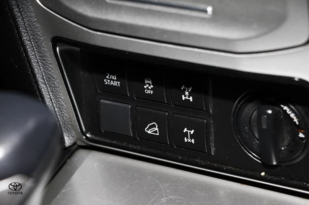 2023 Toyota Prado GXL image 16