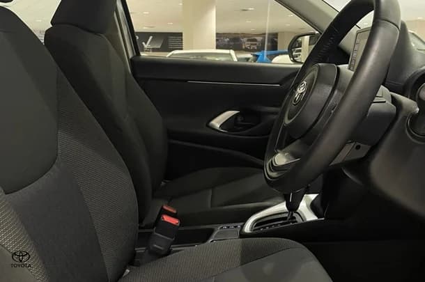 2023 Toyota Yaris Cross Hybrid GXL image 11
