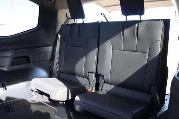2022 Toyota Landcruiser VX image 27