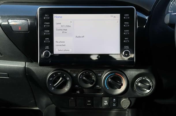 2023 Toyota Hilux 4x4 SR image 17