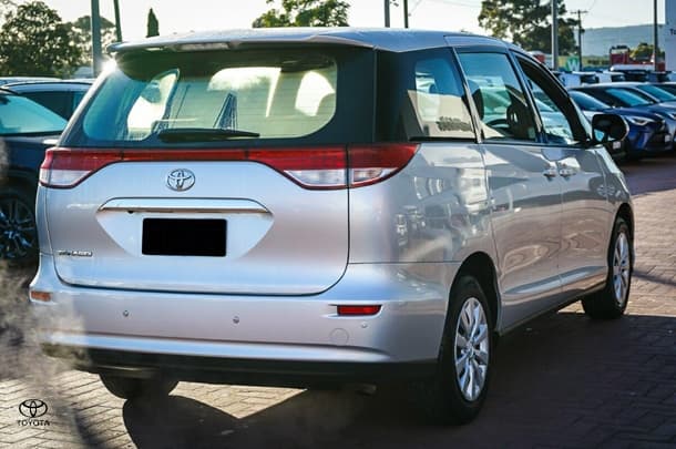 2019 Toyota Tarago GLi image 7