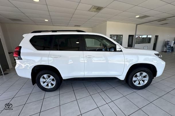 2022 Toyota Prado GXL image 8