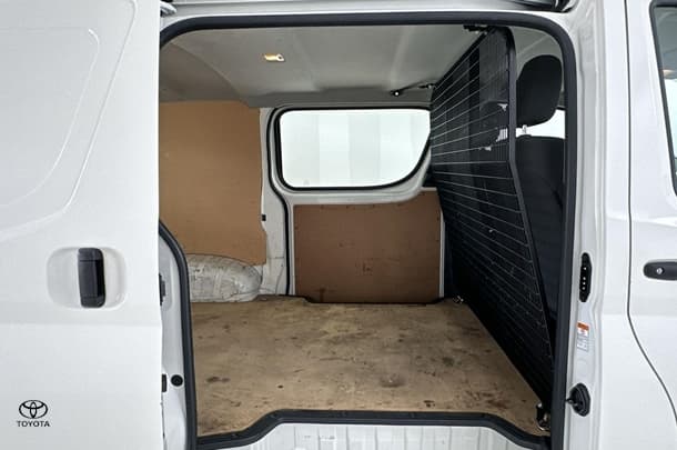 2021 Toyota Hiace LWB image 16