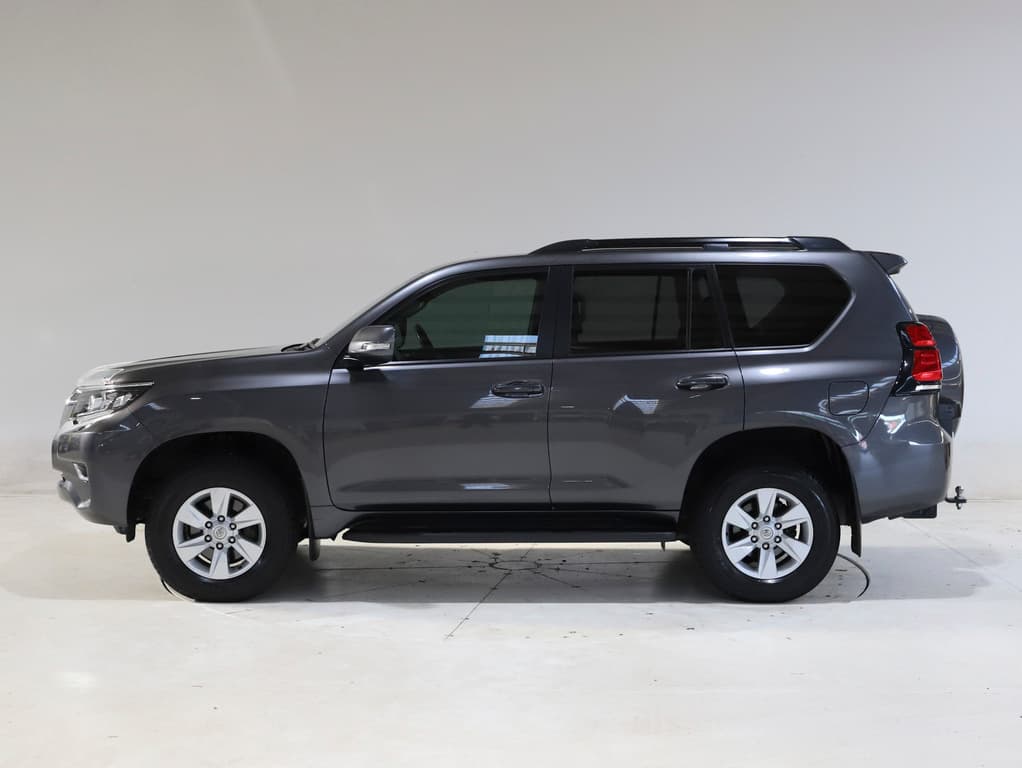 2021 Toyota Prado GXL image 4