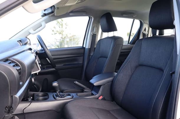 2023 Toyota Hilux 4x4 SR image 22
