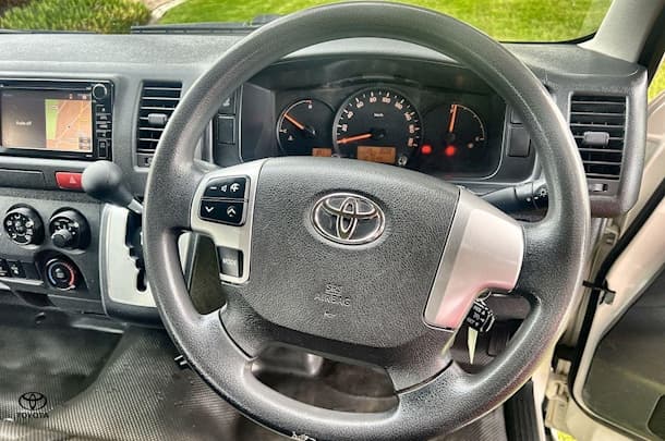 2017 Toyota Hiace SLWB image 14