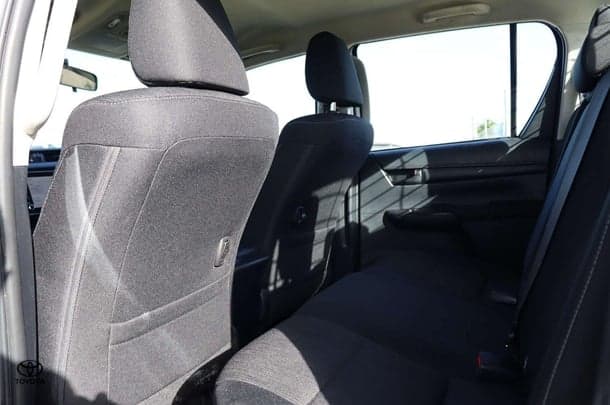 2023 Toyota Hilux 4x4 SR image 25