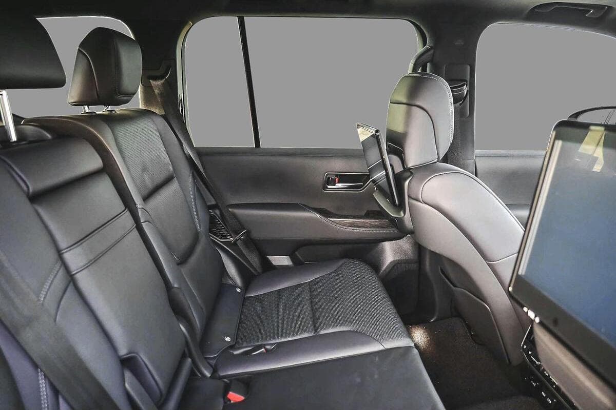 2024 Toyota Landcruiser Sahara ZX Auto 4x4 image 10
