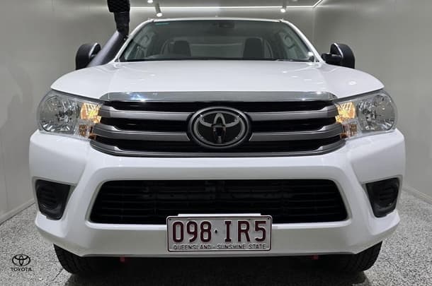 2023 Toyota Hilux SR image 9