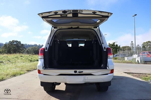 2020 Toyota Landcruiser VX image 12