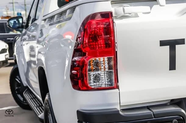 2024 Toyota HILUX SR image 14