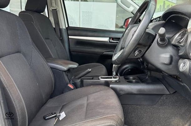 2020 Toyota Hilux SR5 image 23