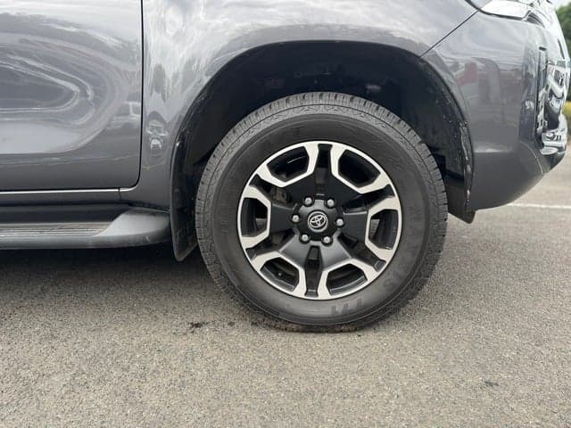 2022 Toyota Hilux SR5 image 9