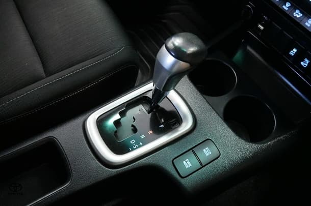 2017 Toyota Hilux 4x4 SR5 image 14