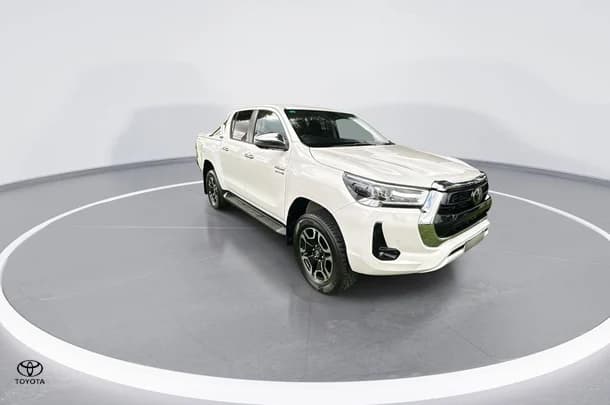 2023 Toyota Hilux SR5 image 2