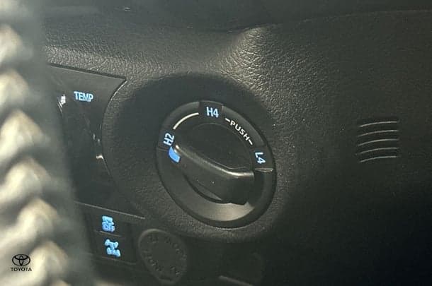 2022 Toyota Hilux SR5 image 32