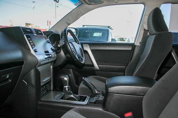2023 Toyota Prado GXL image 10