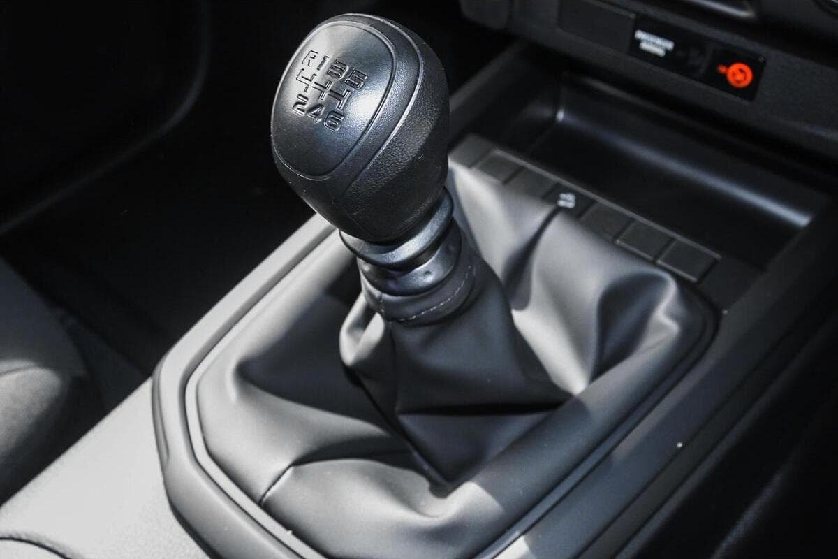 2025 Isuzu D-MAX SX High Ride Manual 4x2 MY24 image 16