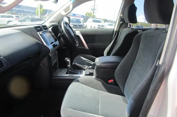 2019 Toyota Prado GXL image 9