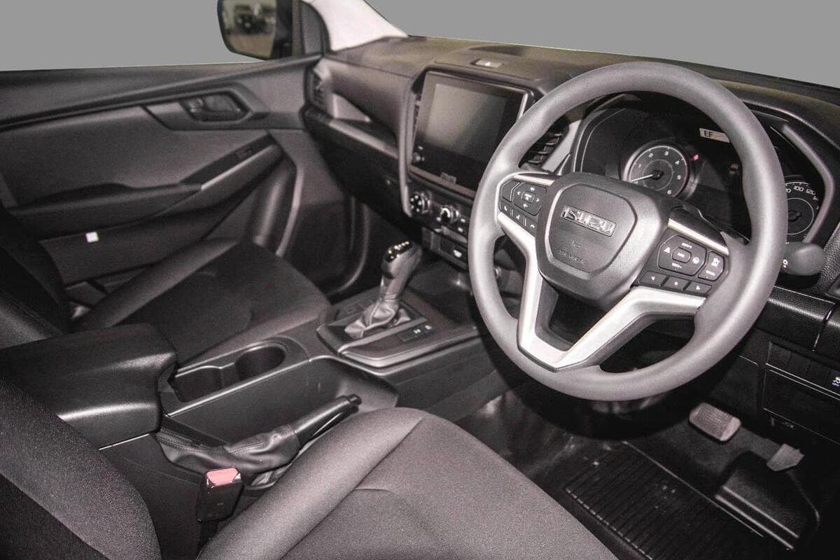 2025 Isuzu D-MAX SX Manual 4x4 MY24 image 6