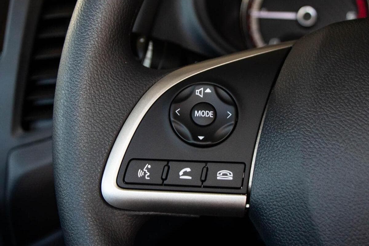 2024 Mitsubishi Triton GLX MR Manual 4x4 MY23 image 7