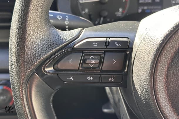 2022 Toyota Yaris Ascent Sport image 17