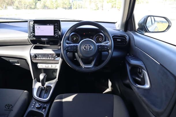 2022 Toyota Yaris Cross Hybrid GX image 12