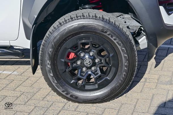 2023 Toyota HILUX GR-S image 16