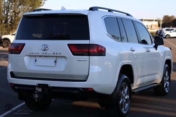 2023 Toyota Landcruiser Sahara image 9