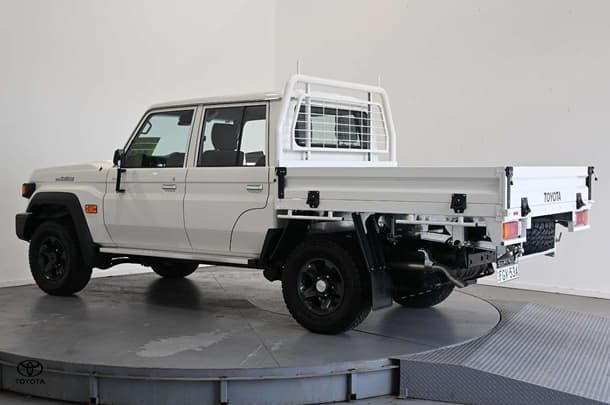 2025 Toyota LC Military GXL image 7