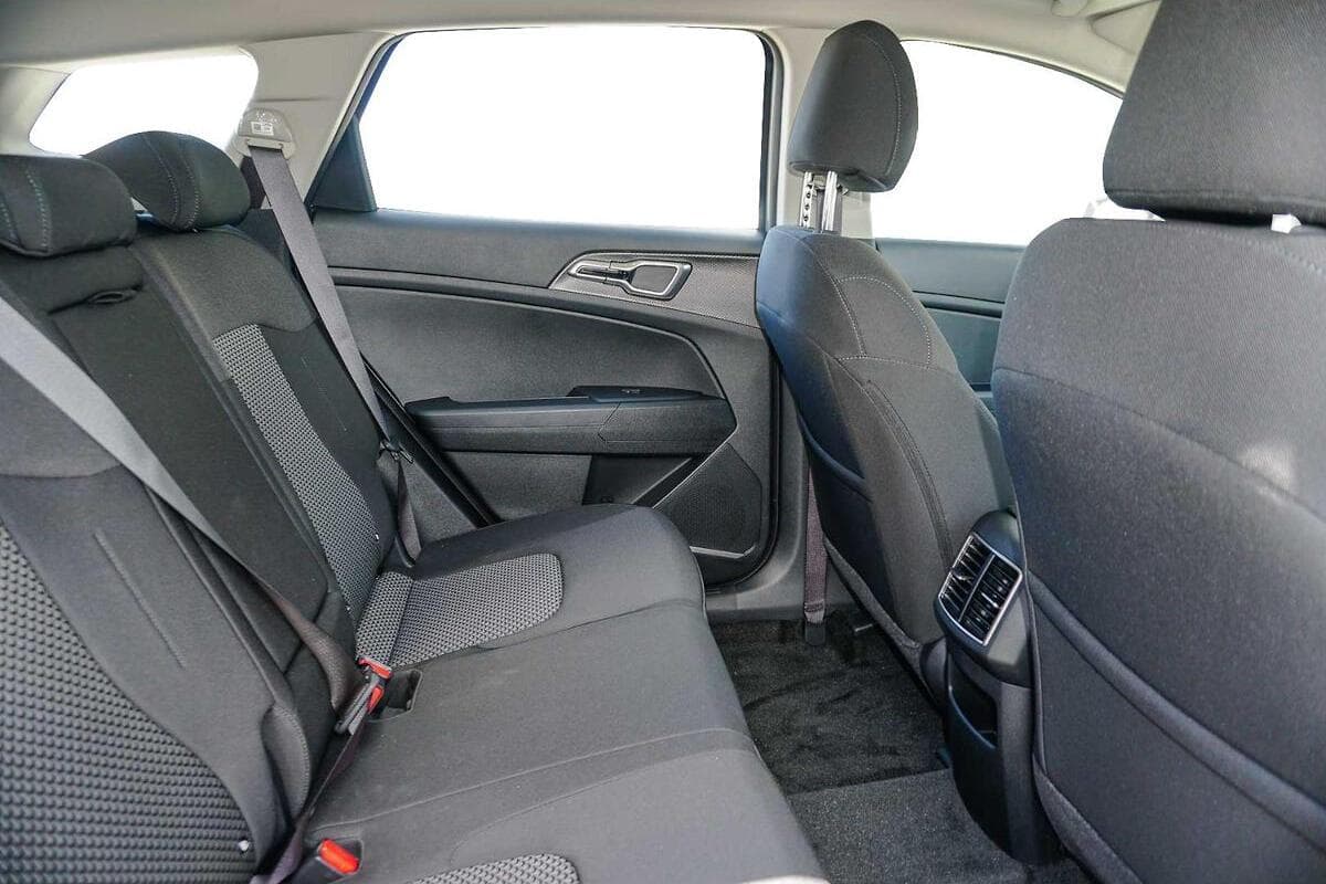 2025 Kia Sportage S Manual FWD MY25 image 6