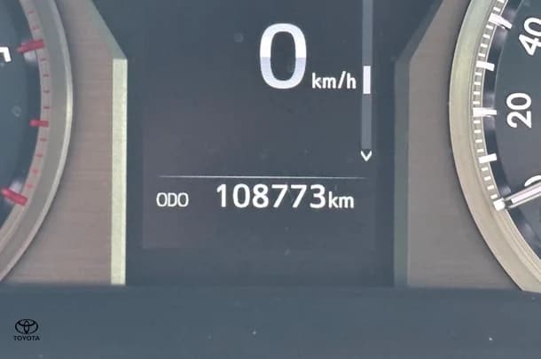 2020 Toyota Prado GX image 11