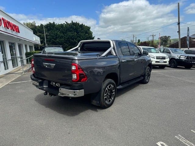 2022 Toyota Hilux SR5 image 7