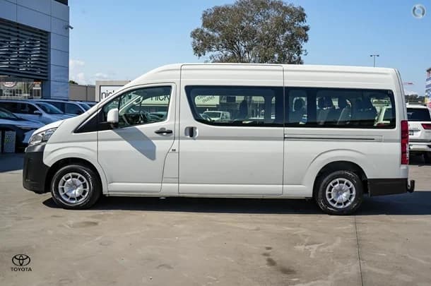 2022 Toyota HIACE SLWB image 2