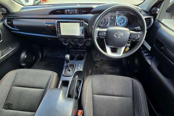 2021 Toyota Hilux SR image 15