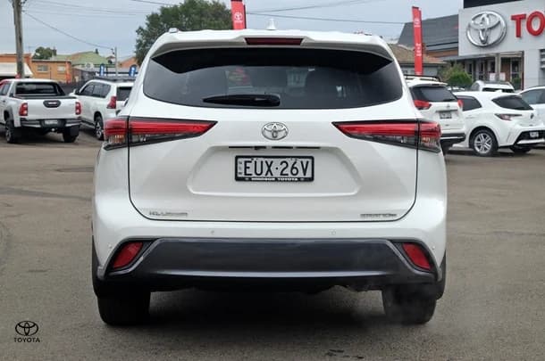 2021 Toyota KLUGER AWD GRANDE image 5