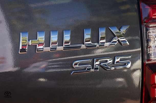 2023 TOYOTA Hilux 4x4 SR5 image 22