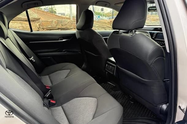 2019 Toyota Camry Ascent image 9