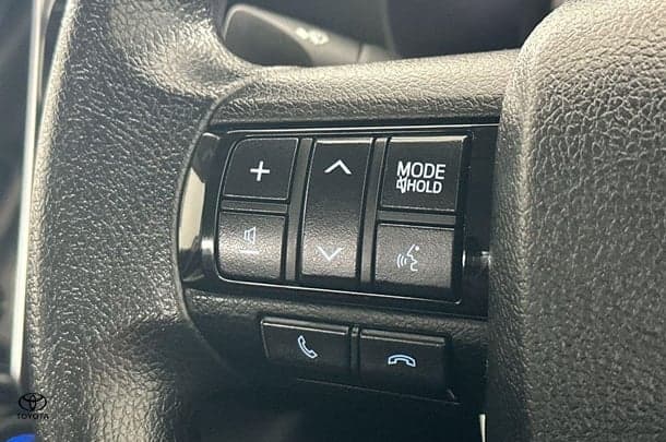 2022 Toyota Hilux SR image 18