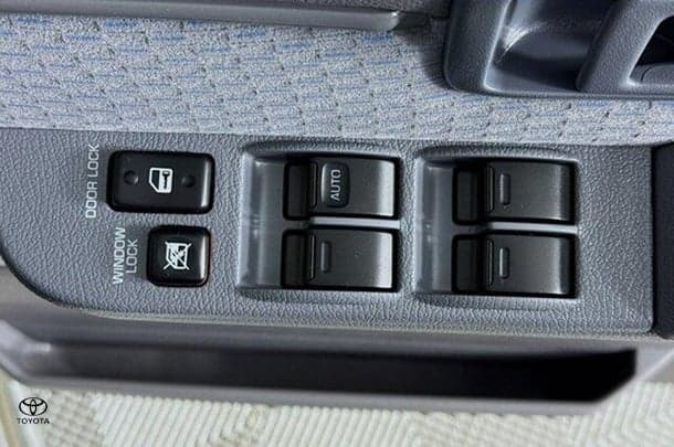 2024 Toyota LANDCRUISER MILITARY GXL image 20