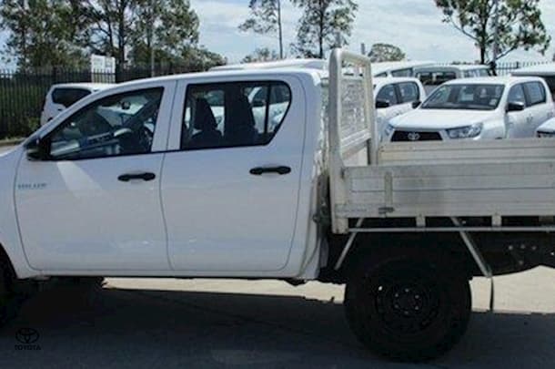 2023 Toyota Hilux 4x4 SR5 image 13