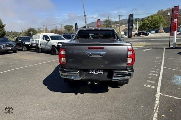 2022 Toyota Hilux SR5 image 6