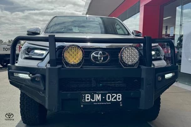 2020 Toyota Hilux SR5 image 3